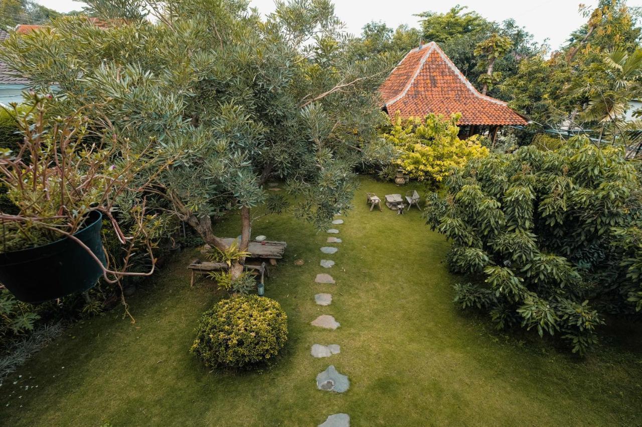Djajanti House Acomodação com café da manhã Semarang Exterior foto