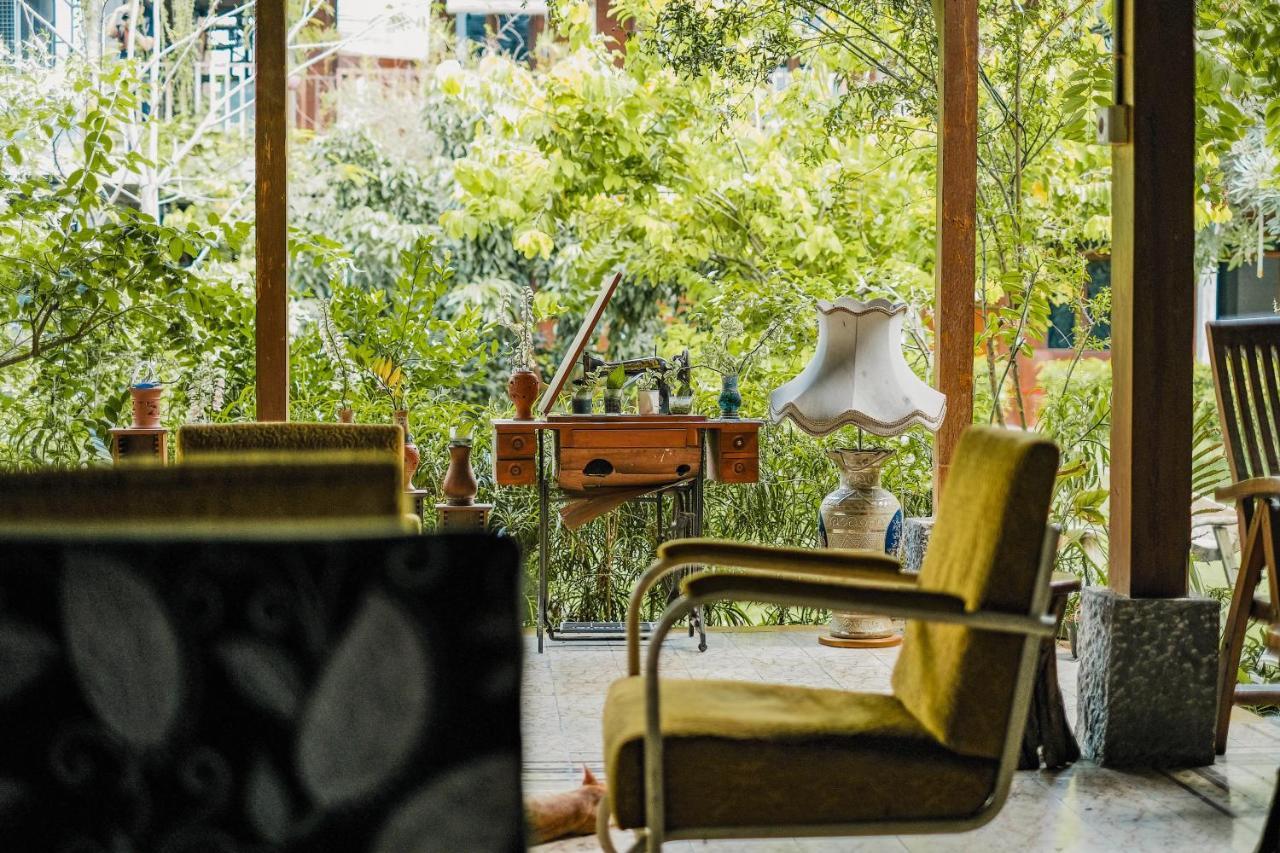 Djajanti House Acomodação com café da manhã Semarang Exterior foto