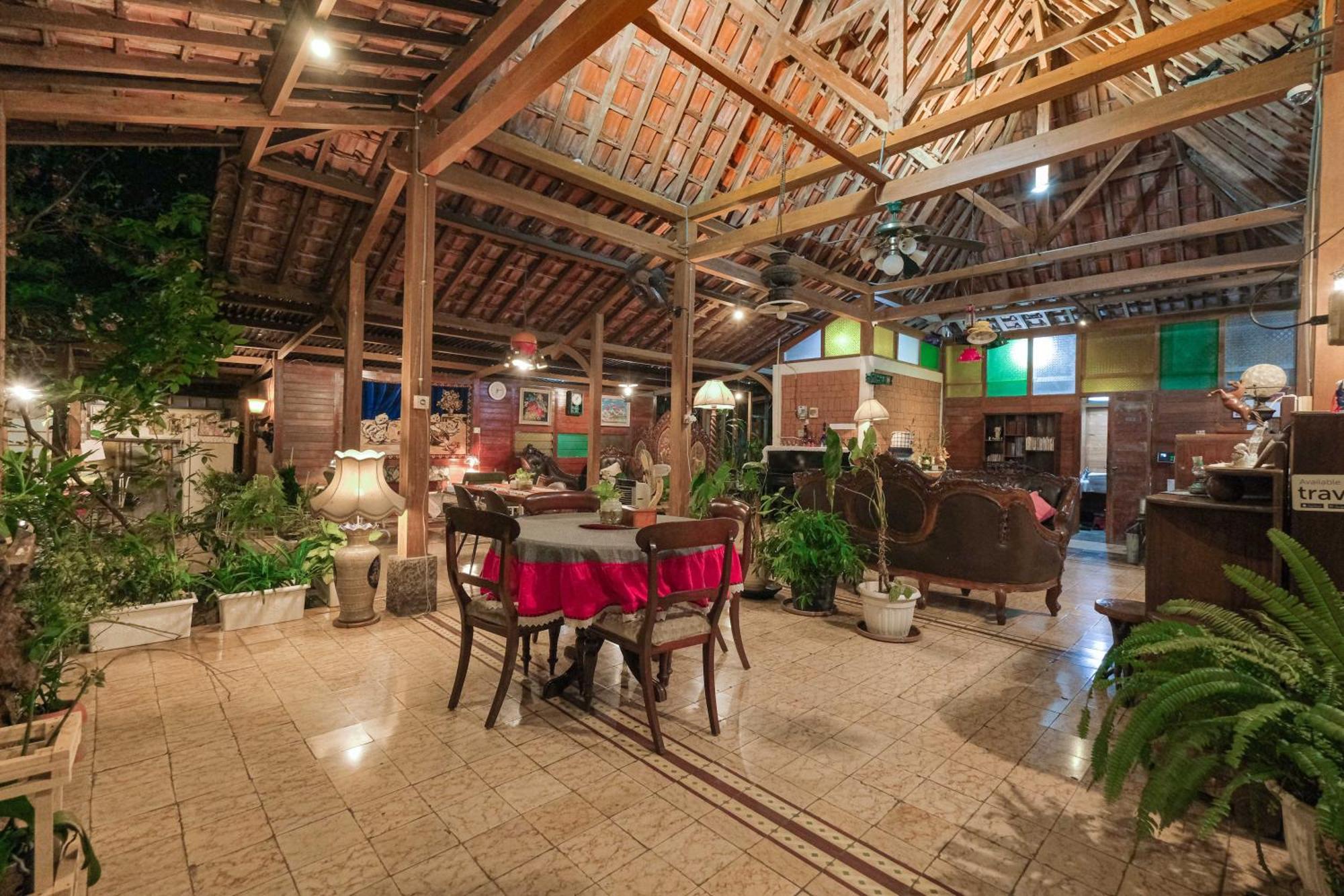 Djajanti House Acomodação com café da manhã Semarang Exterior foto