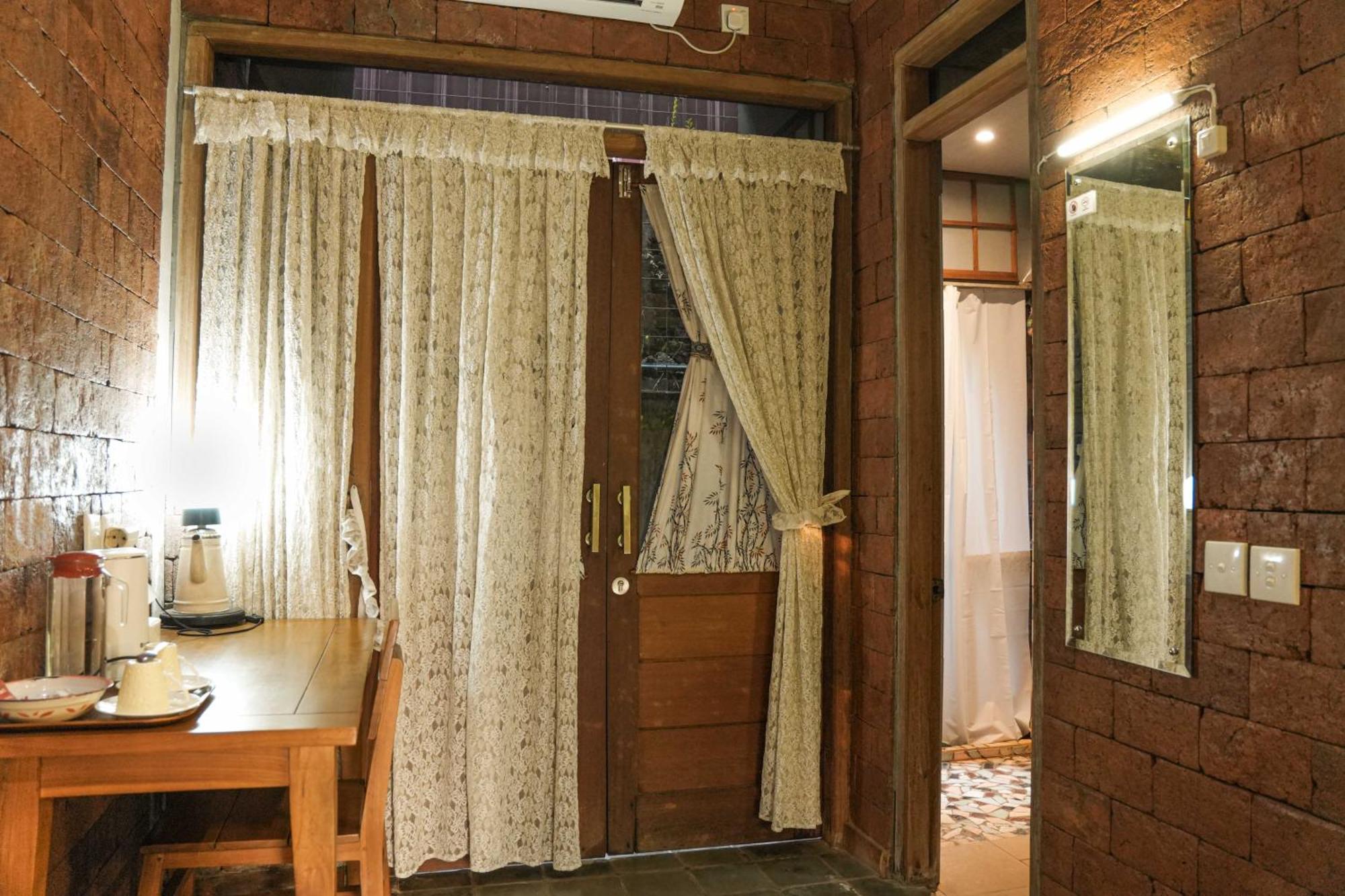 Djajanti House Acomodação com café da manhã Semarang Exterior foto