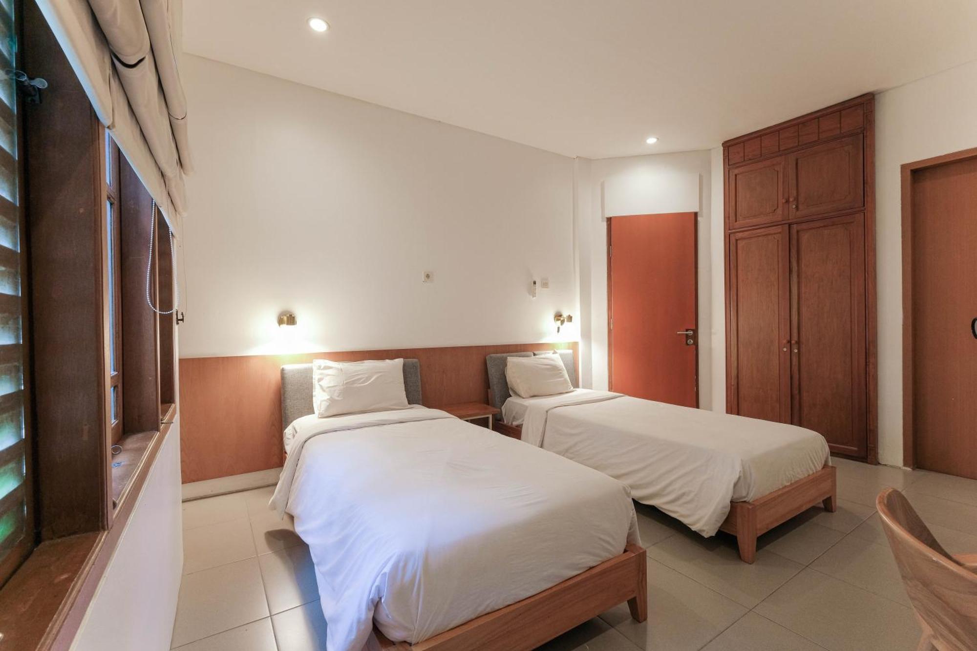 Djajanti House Acomodação com café da manhã Semarang Exterior foto